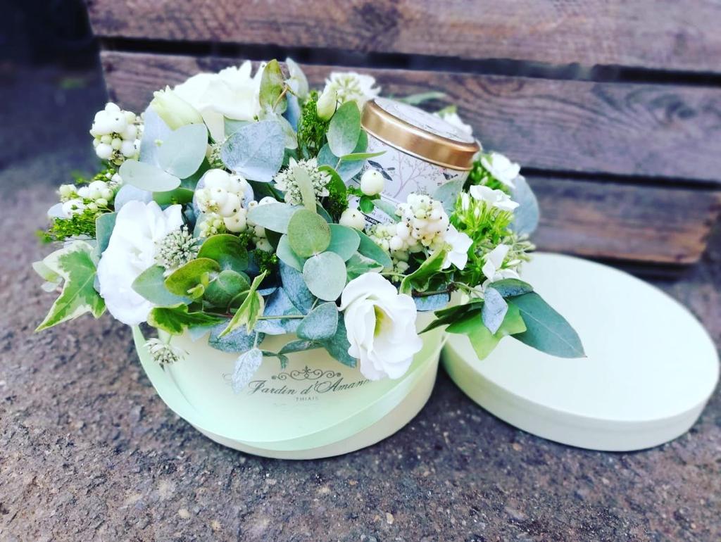 Boîte fleuri Vert Délicat (taille M)