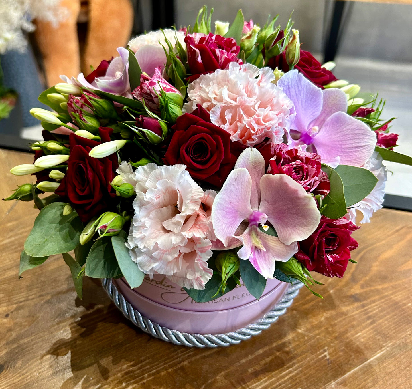 Boîte fleuri Explosion d'Amour (taille M)